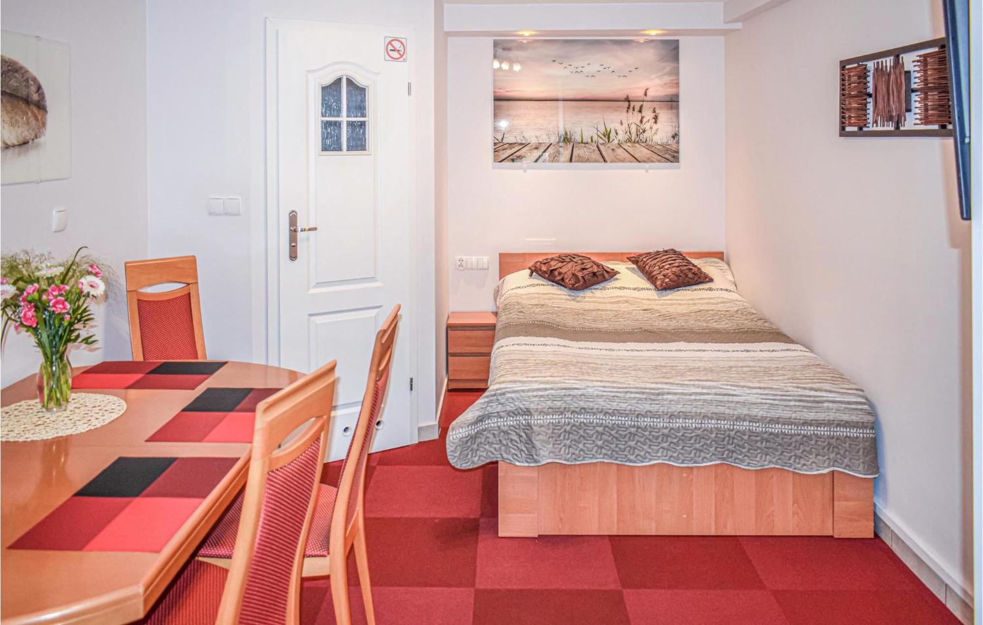Nice Apartment In Ostroda With Kitchen 外观 照片